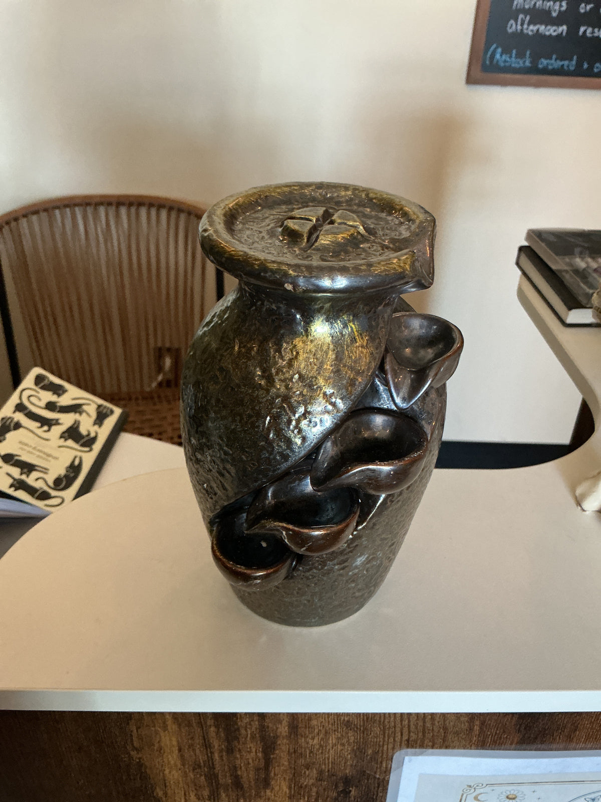 Flower vase backflow